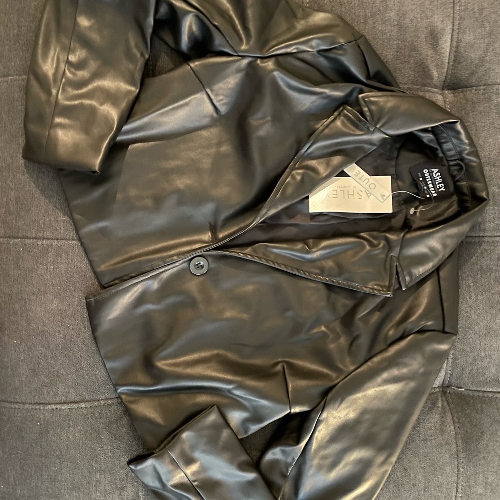Cropped faux leather jacket